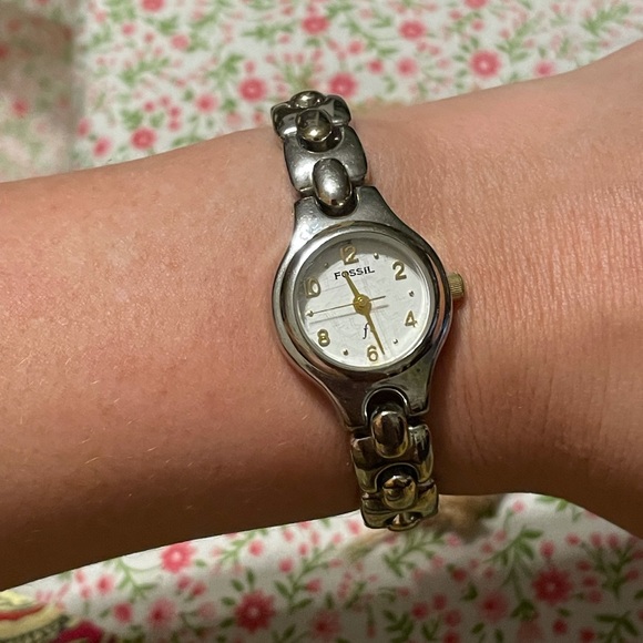 ⏰Vintage Fossil Two Tone Ladies Watch - Picture 4 of 8
